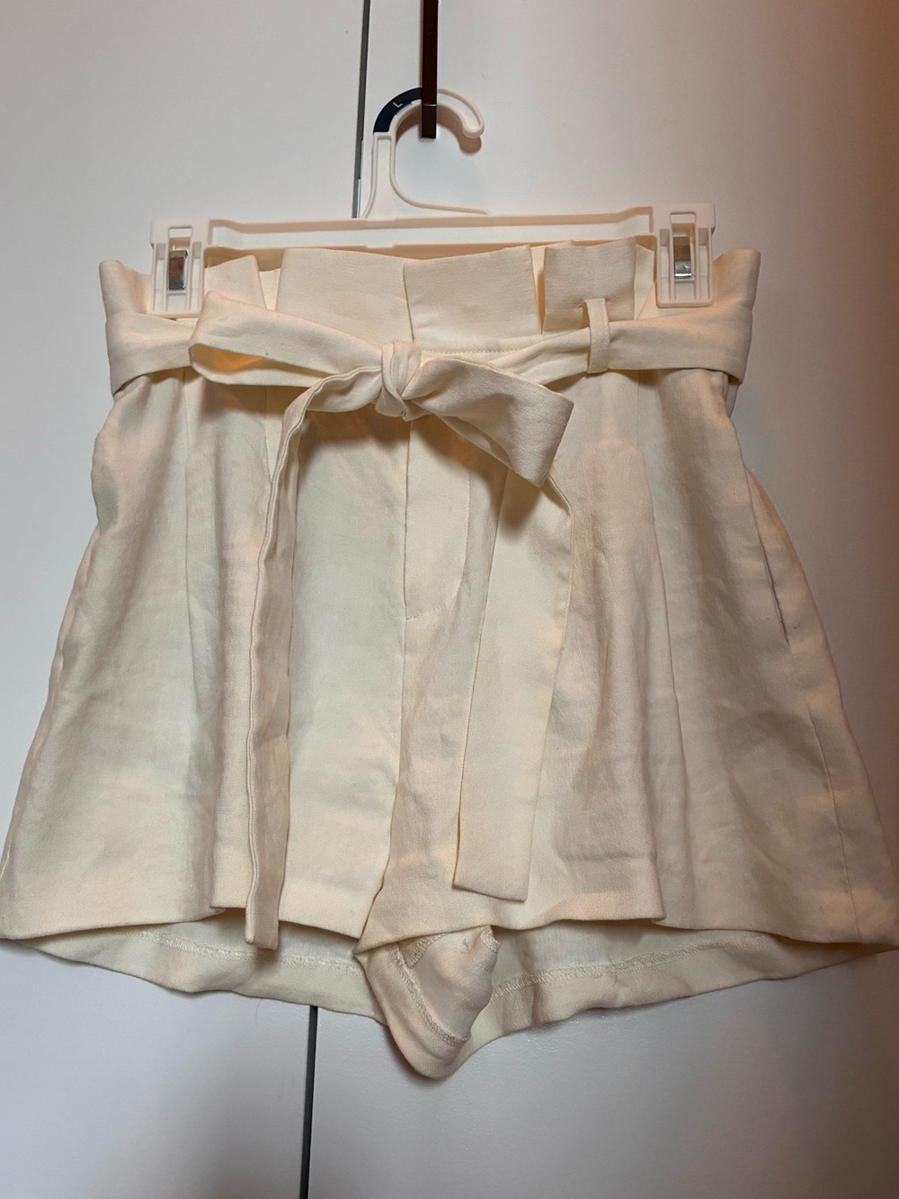 Alice + Olivia Cream High-Waist Paperbag Tie Shorts